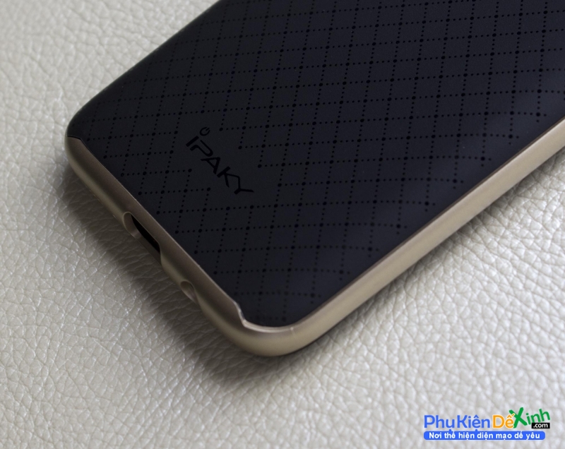 Ốp dẻo viền Samsung Galaxy S8 phía bên trong là 1 khung nhựa mềm TPU giúp bạn bảo vệ toàn diện mọi góc cạnh của máy rất tốt. Lớp nhựa này khá mỏng chỉ khoảng 0.7mm, bên ngoài kết hợp thêm khung hợp nhôm kim loại cao cấp rất sang ...
